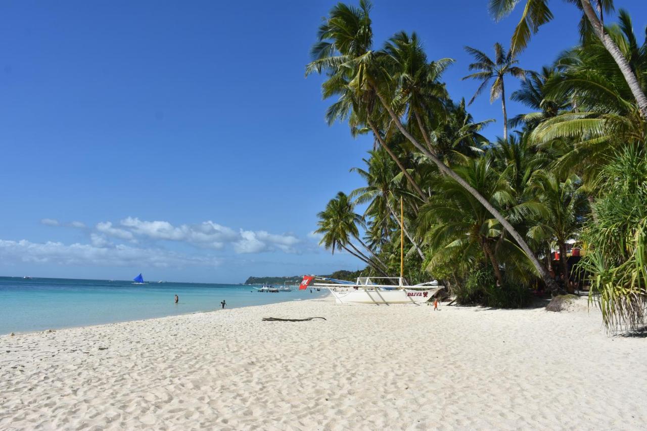 White Shamrock Beach Hotel Balabag  Экстерьер фото