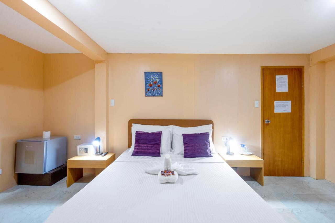 White Shamrock Beach Hotel Balabag  Экстерьер фото