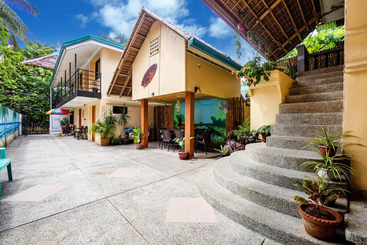White Shamrock Beach Hotel Balabag  Экстерьер фото
