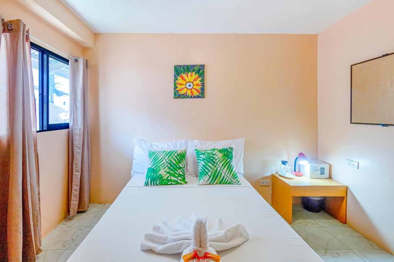 White Shamrock Beach Hotel Balabag  Экстерьер фото