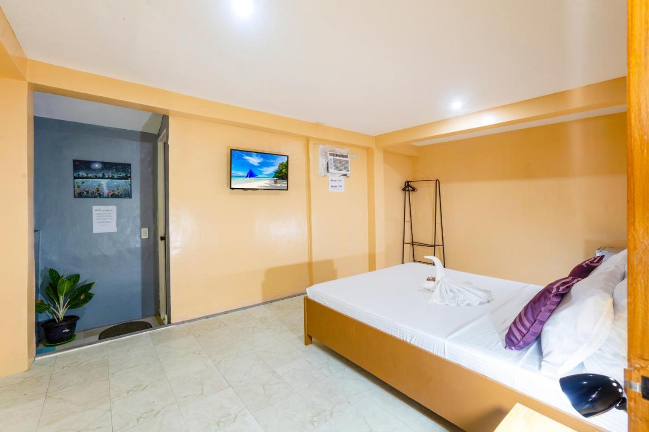 White Shamrock Beach Hotel Balabag  Экстерьер фото